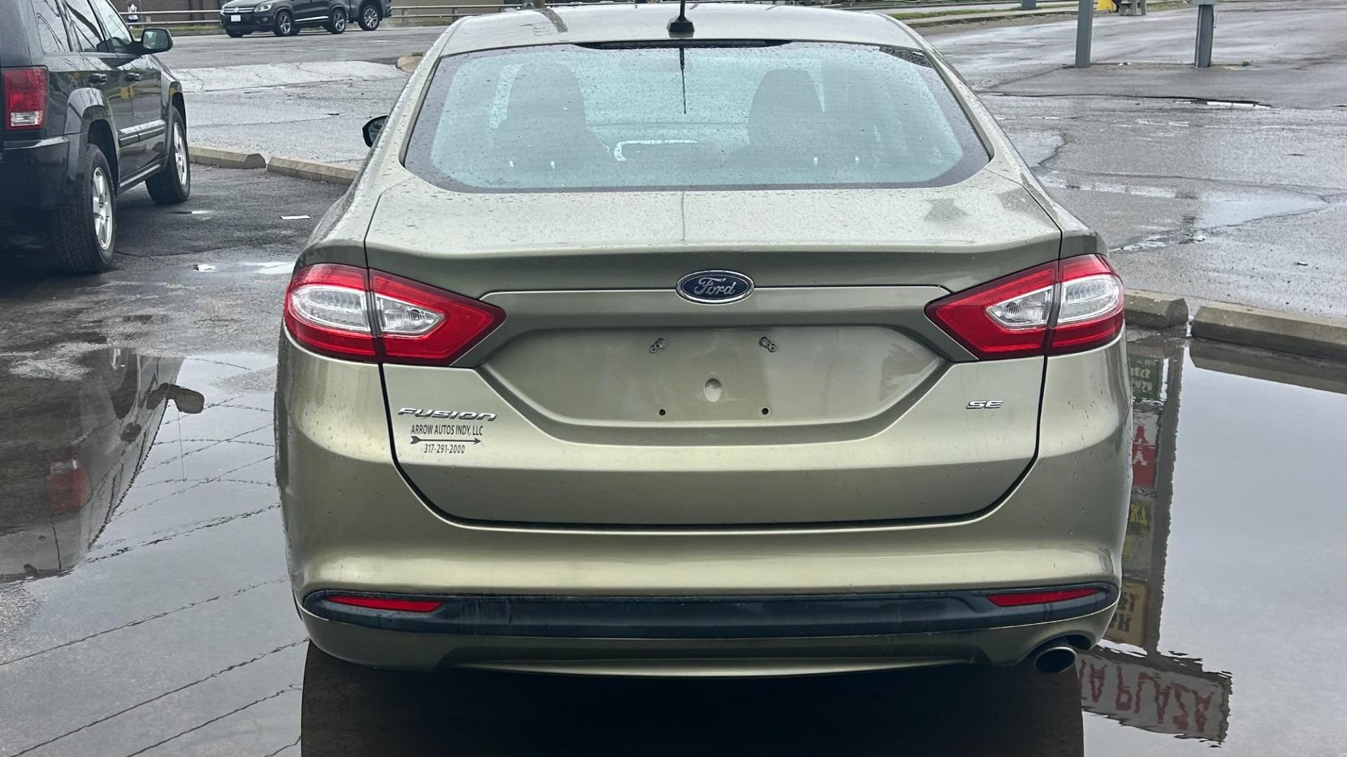 2013 GREEN /BLACK / GRAY Ford Fusion SE (3FA6P0H73DR) with an 2.5L 4CYL engine, 6-Speed Automatic transmission, located at 2710A Westlane Rd., Indianapolis, IN, 46268, (317) 291-2000, 39.885670, -86.208160 - Photo#3